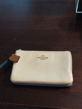 Coach Double Blue & Cream PebbledD  Leather Wristlet with Brown Tag